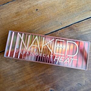 Urban Decay Naked Heat Eyeshadow Palette